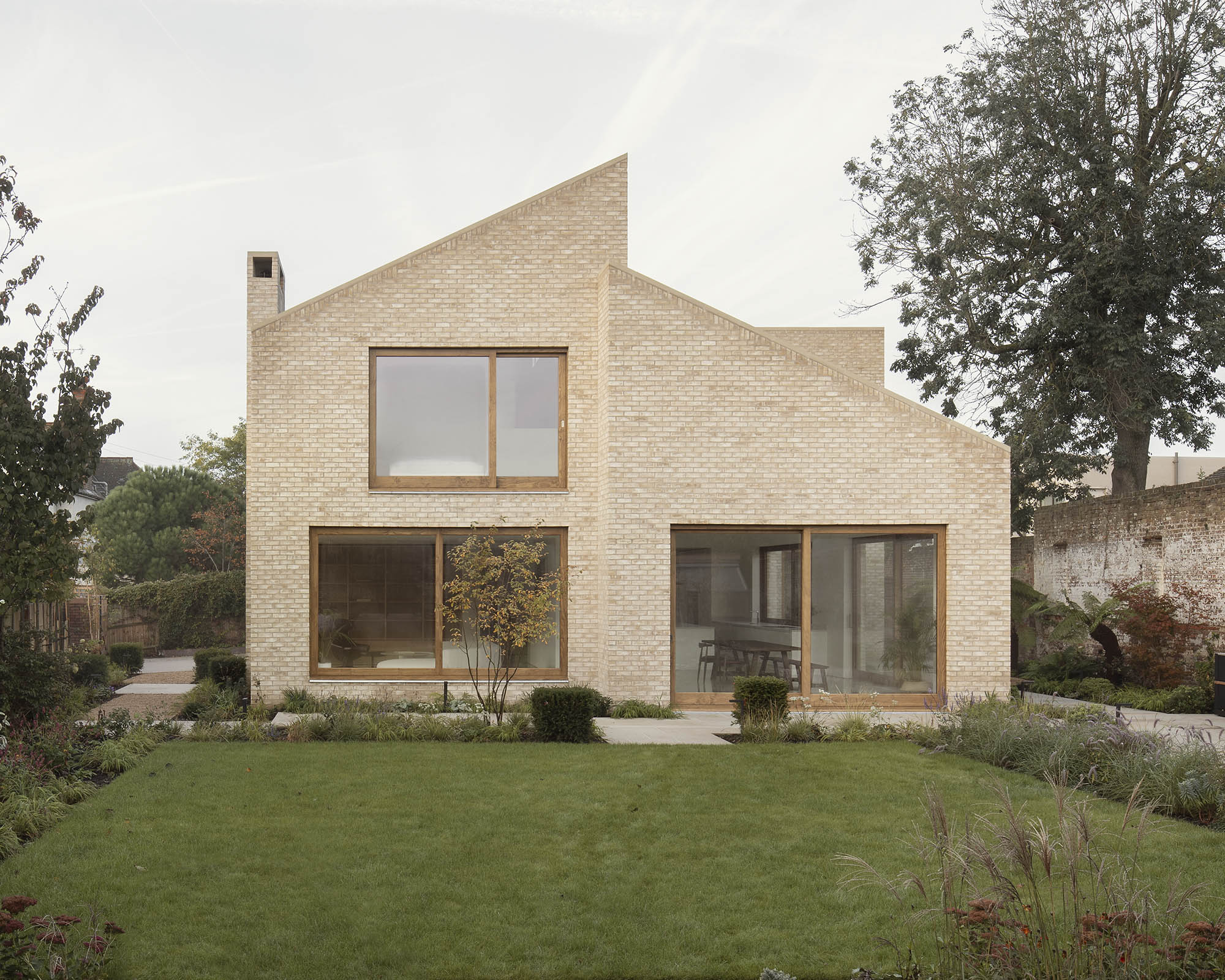 Erbar Mattes Architects Wimbledon custom new build contemporary modern timber frame brick house villa conservation area garden view